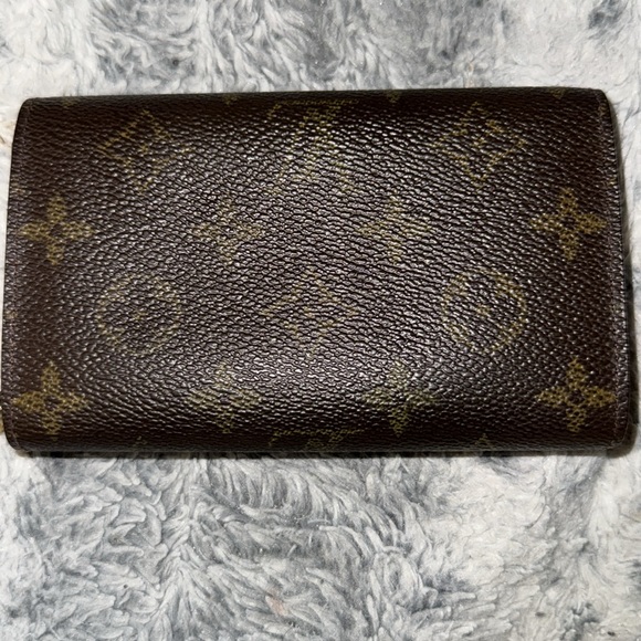 Men’s Or Women’s Louis Vuitton Super clean and Rare Vintage piece! Preloved 9/10 - Picture 9 of 17